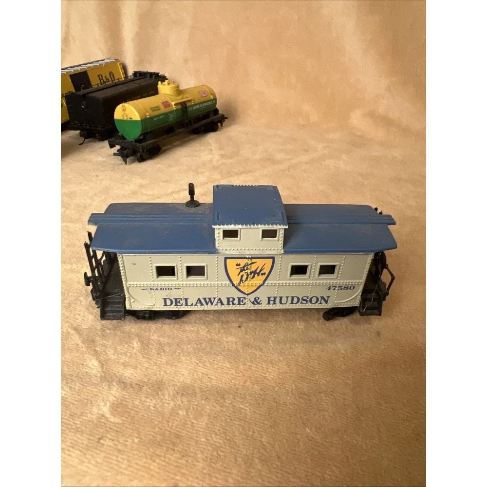 12 Train Cars HO Scale Reading, B&O W.P. Chessie or Flat Baby Ruth DuPont Etc